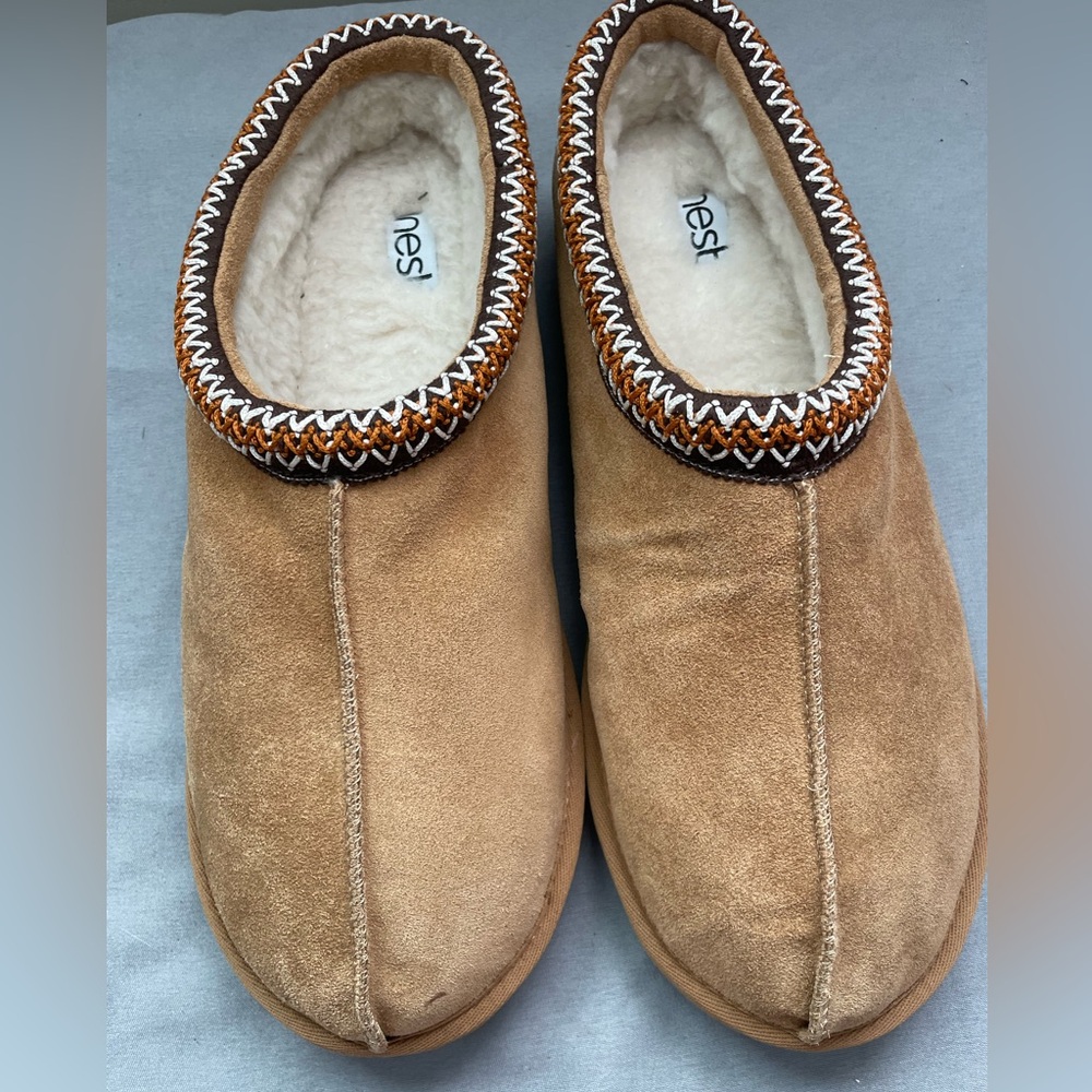 Men's Moccasin-style Tan Slippers with Embroidered Trim-Size 14
